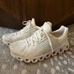 OnCloud running shoes size 7